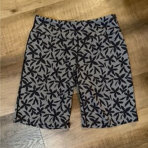 LANDS’ END Women’s Floral Pull-On Shorts Size Medium 10-12